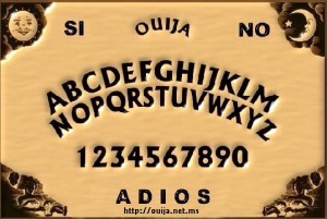 Lee más sobre el artículo TE ATREVES A JUGAR CON LA TABLA OUIJA