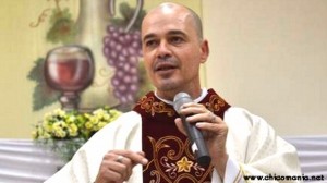 Lee más sobre el artículo Obispos brasileños excomulgan al Padre Beto por defender a los gays