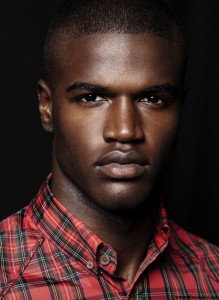 Lee más sobre el artículo Joven negro masculino guapo