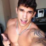 Lee más sobre el artículo Guapo brasileño con el pene bien duro