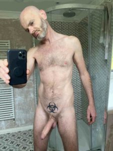 Lee más sobre el artículo Mi padre se hace un selfie desnudo